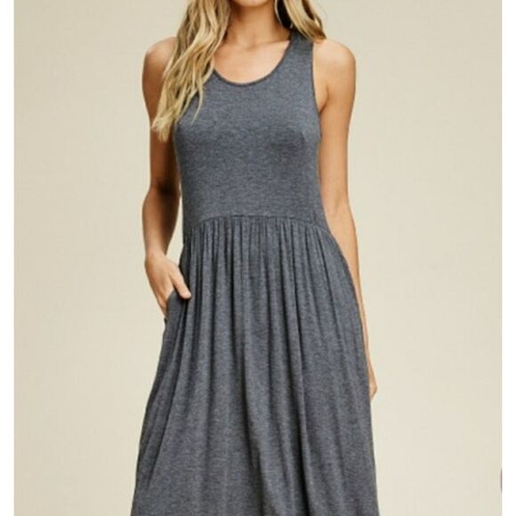 🌸 Sleeveless Maxi Dress🌸 - Picture 2 of 3